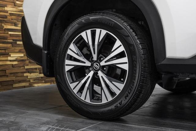 Photo of 2021 Pearl White Tricoat Nissan Rogue