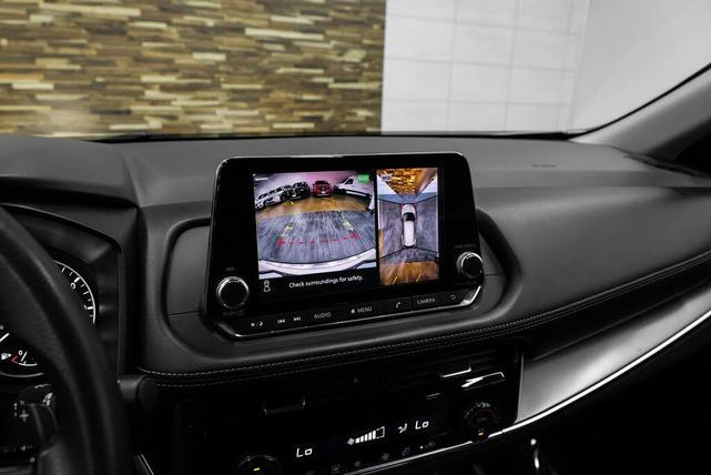 Photo of 2021 Pearl White Tricoat Nissan Rogue