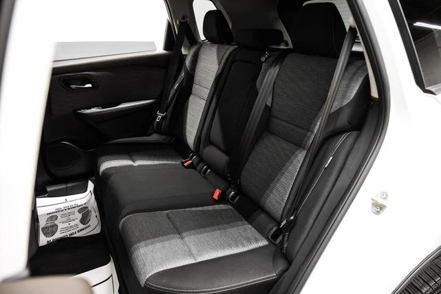 Photo of 2021 Pearl White Tricoat Nissan Rogue