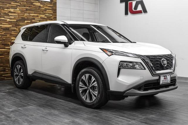 Photo of 2021 Pearl White Tricoat Nissan Rogue