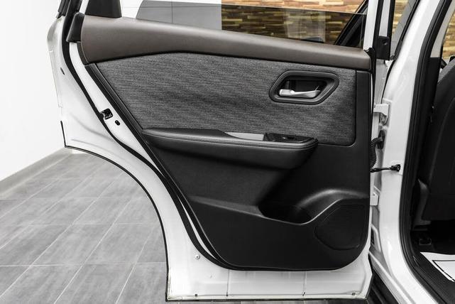 Photo of 2021 Pearl White Tricoat Nissan Rogue