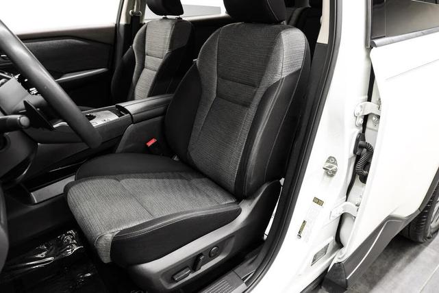 Photo of 2021 Pearl White Tricoat Nissan Rogue