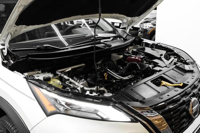 Photo of 2021 Pearl White Tricoat Nissan Rogue