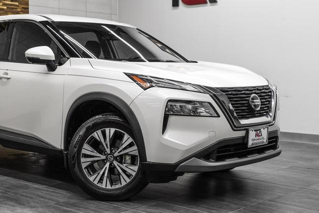 Photo of 2021 Pearl White Tricoat Nissan Rogue
