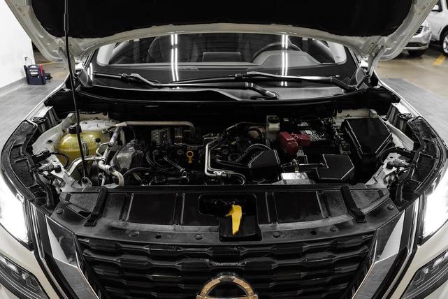 Photo of 2021 Pearl White Tricoat Nissan Rogue