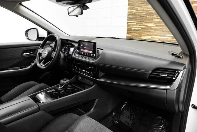 Photo of 2021 Pearl White Tricoat Nissan Rogue