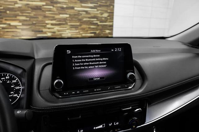 Photo of 2021 Pearl White Tricoat Nissan Rogue