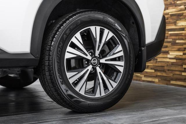 Photo of 2021 Pearl White Tricoat Nissan Rogue