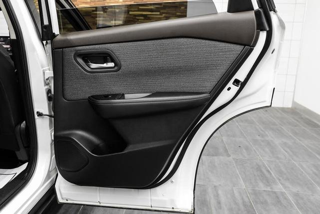 Photo of 2021 Pearl White Tricoat Nissan Rogue