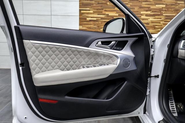 Photo of 2023 Verbier White Genesis G70