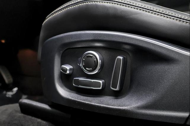 Photo of 2019 Santorini Black Metallic Jaguar E-PACE