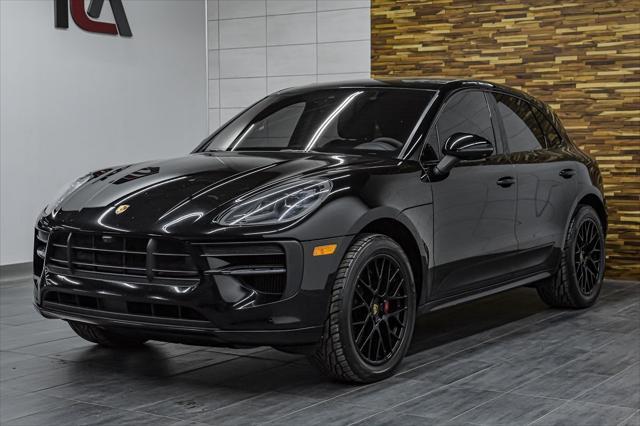 Photo of 2021 Black Porsche Macan