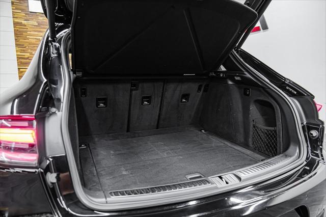 Photo of 2021 Black Porsche Macan