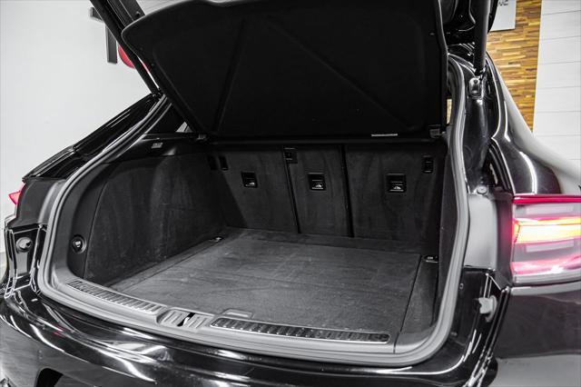 Photo of 2021 Black Porsche Macan