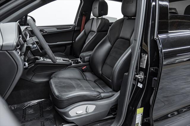 Photo of 2021 Black Porsche Macan