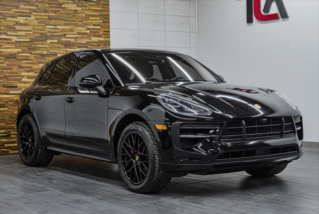 Photo of 2021 Black Porsche Macan