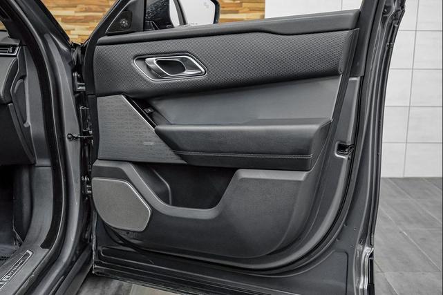 Photo of 2018 Gray Land Rover Range Rover Velar