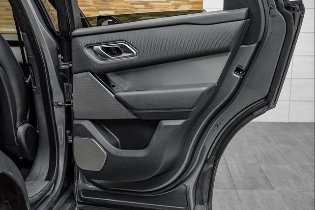 Photo of 2018 Gray Land Rover Range Rover Velar