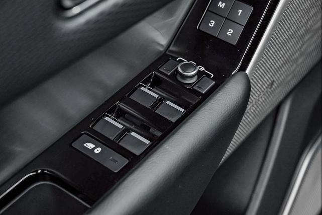 Photo of 2018 Gray Land Rover Range Rover Velar