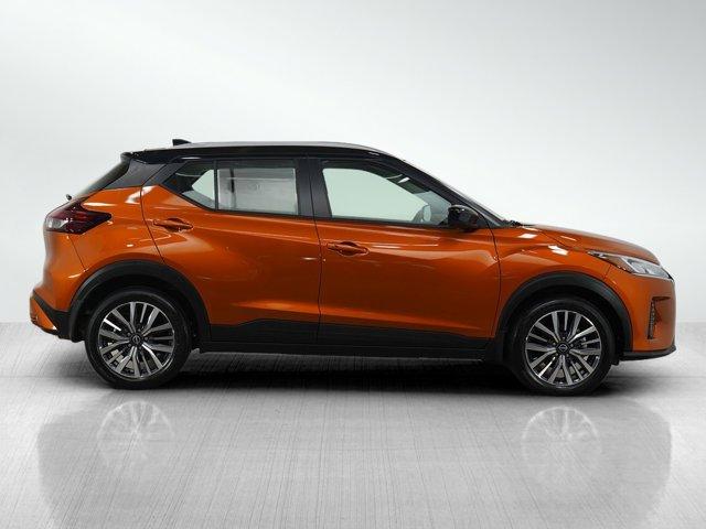 Photo of 2023 Monarch Orange Metallic/Super Black Nissan Kicks