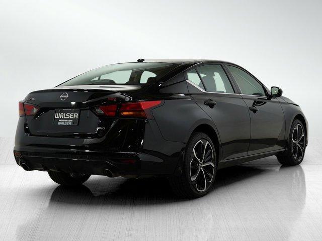 Photo of 2024 Super Black Clearcoat Nissan Altima