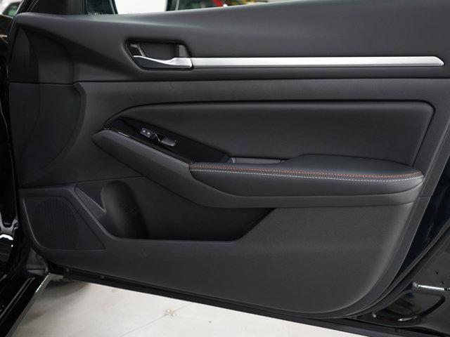 Photo of 2024 Super Black Clearcoat Nissan Altima