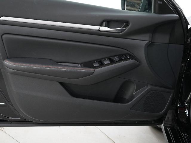 Photo of 2024 Super Black Clearcoat Nissan Altima