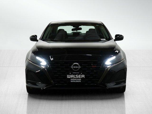 Photo of 2024 Super Black Clearcoat Nissan Altima
