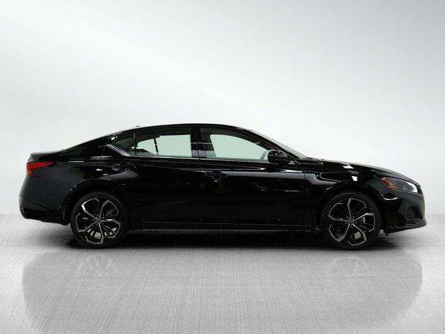 Photo of 2024 Super Black Clearcoat Nissan Altima