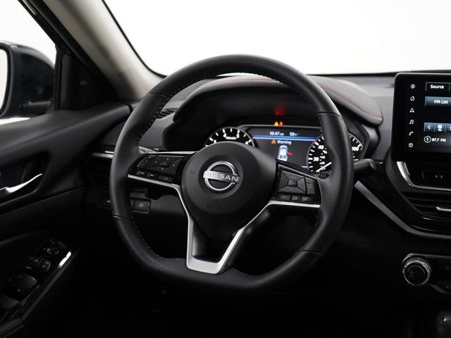 Photo of 2024 Super Black Clearcoat Nissan Altima