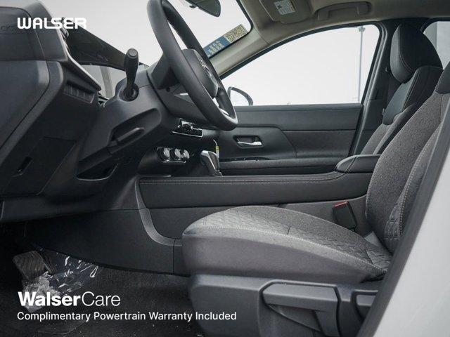 Photo of 2025 Scarlet Ember Tintcoat/Super Black Nissan Kicks