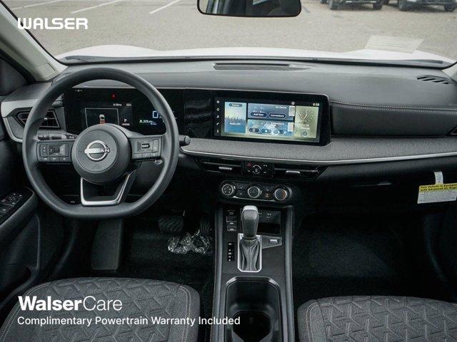 Photo of 2025 Scarlet Ember Tintcoat/Super Black Nissan Kicks