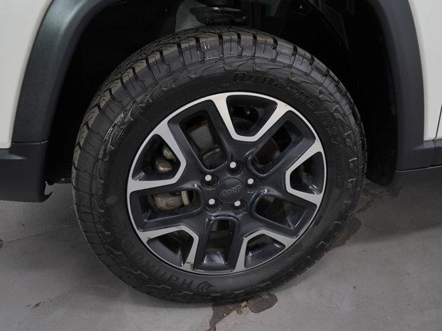 Photo of 2019 White Clearcoat Jeep Compass