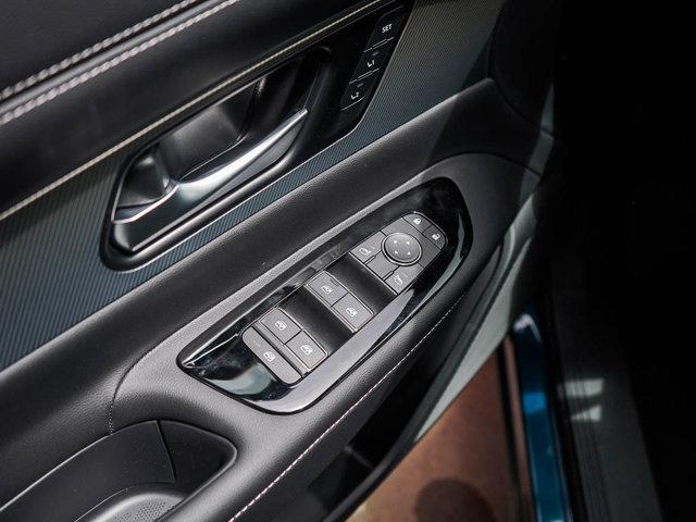 Photo of 2025 Scarlet Ember Tintcoat/Super Black Nissan Murano
