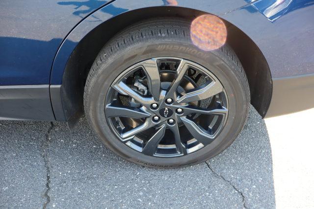 Photo of 2022 Blue Glow Metallic Chevrolet Equinox
