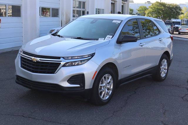 Photo of 2022 Silver Ice Metallic Chevrolet Equinox