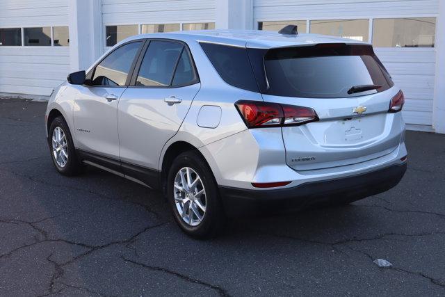 Photo of 2022 Silver Ice Metallic Chevrolet Equinox