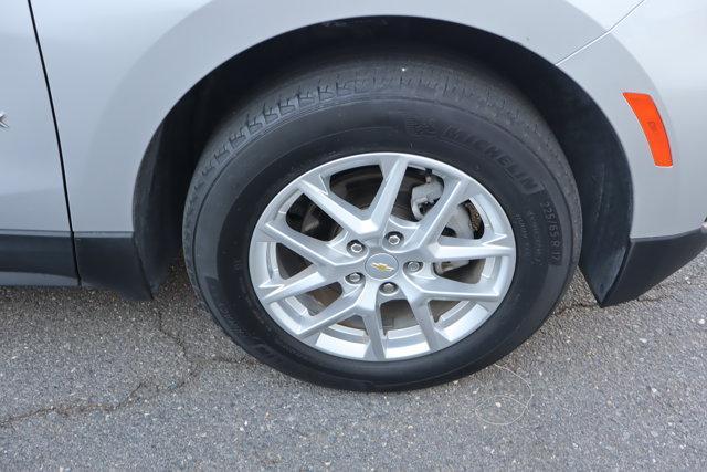Photo of 2022 Silver Ice Metallic Chevrolet Equinox