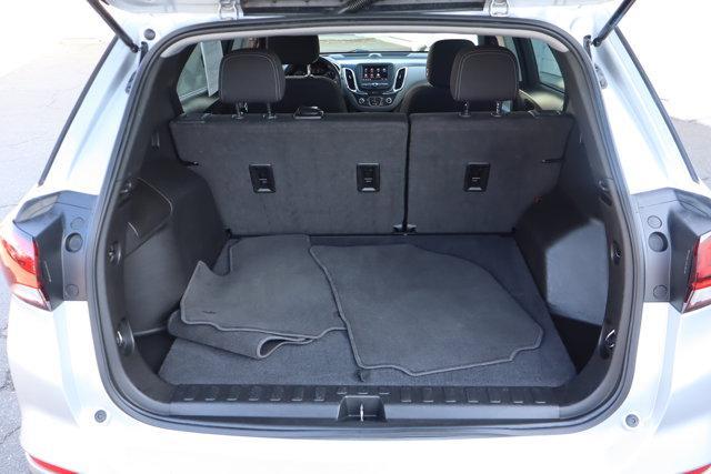Photo of 2022 Silver Ice Metallic Chevrolet Equinox