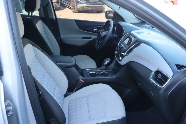 Photo of 2022 Silver Ice Metallic Chevrolet Equinox