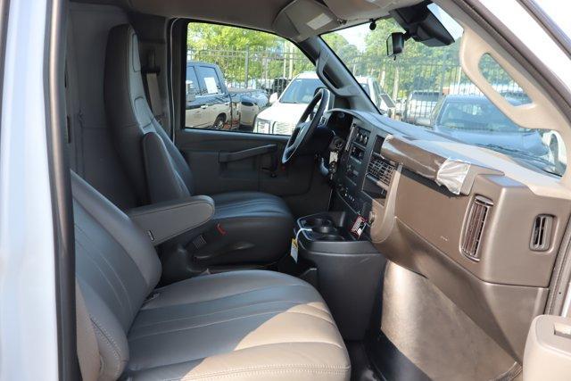 Photo of 2025 Summit White Chevrolet Express 2500
