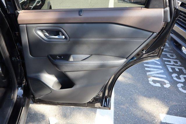 Photo of 2023 Black Nissan Rogue