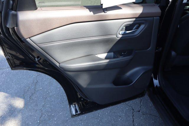 Photo of 2023 Black Nissan Rogue