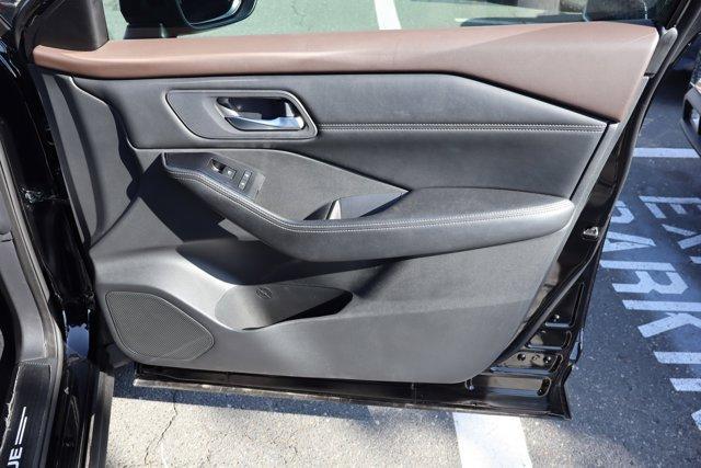 Photo of 2023 Black Nissan Rogue
