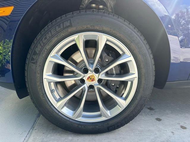 Photo of 2025 Blue Metallic Porsche Macan