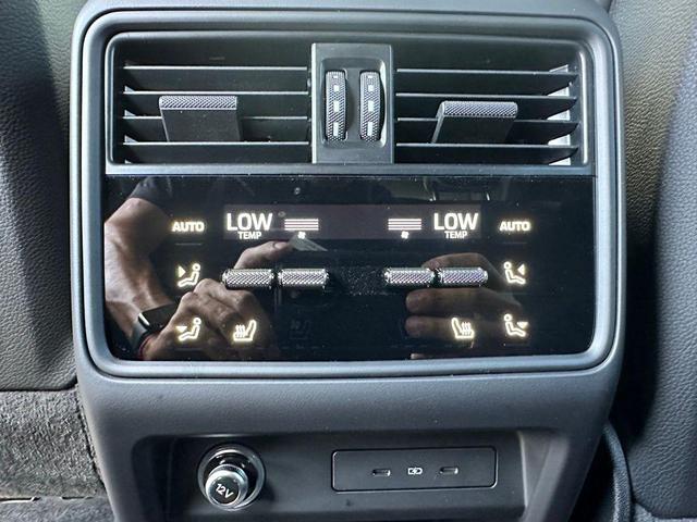 Photo of 2025 Gray Metallic Porsche Cayenne