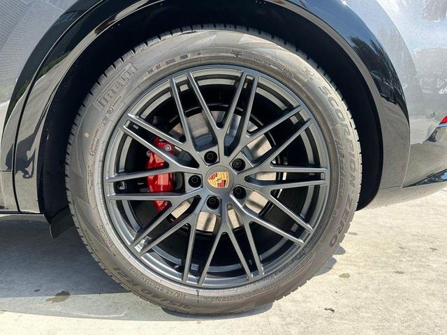 Photo of 2025 Gray Metallic Porsche Cayenne