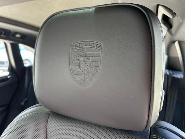 Photo of 2025 PAPAYA MET Porsche Macan