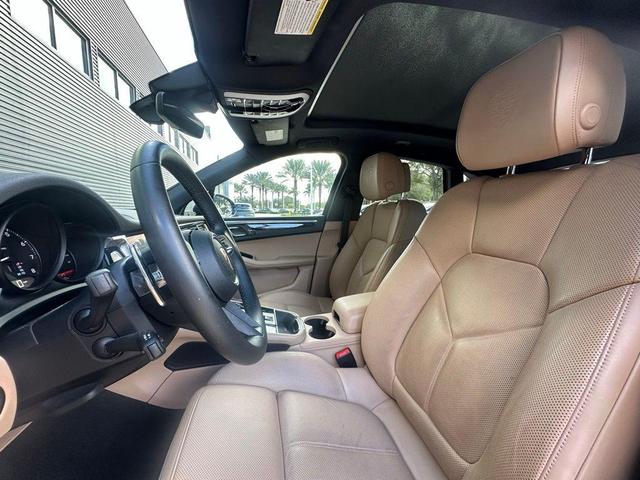 Photo of 2023 Blue Porsche Macan