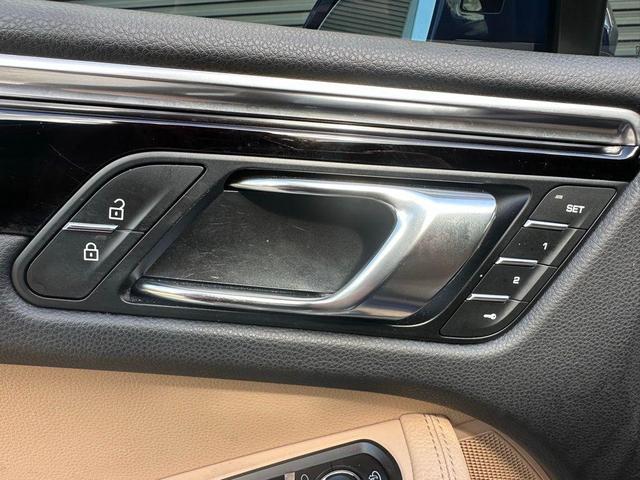 Photo of 2023 Blue Porsche Macan